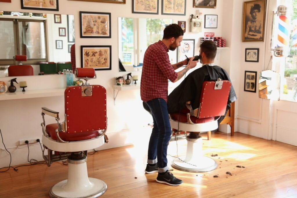 Perbedaan Usaha Barbershop dengan Salon